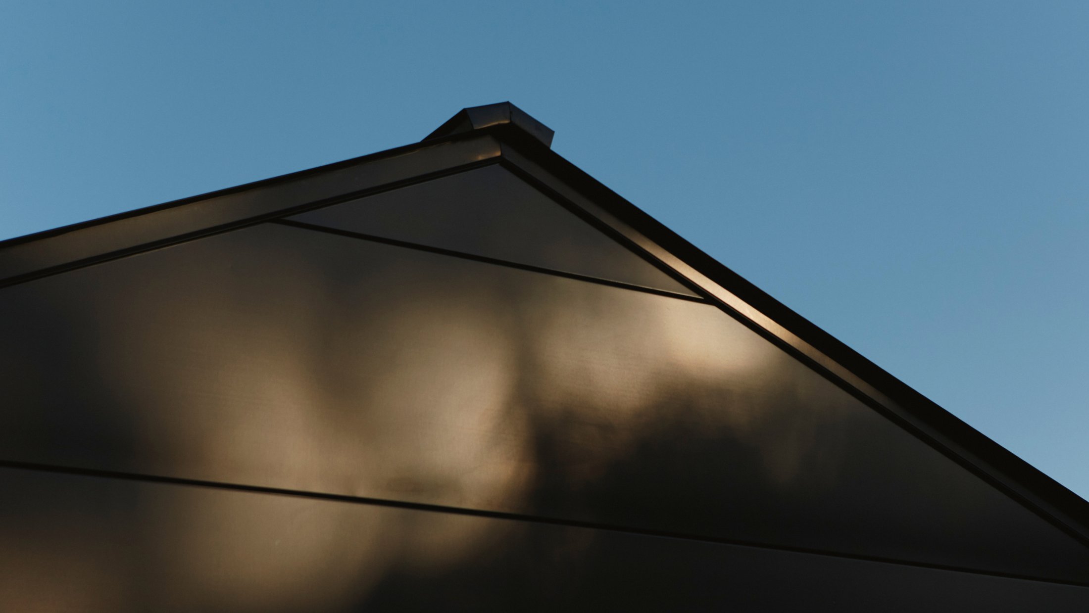 Backyard’s standing seam metal roof and smooth-coated steel siding create clean lines—and are highly fire resistant.